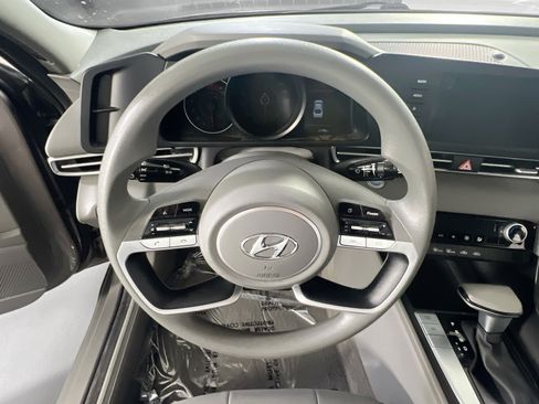 Used 2023 Hyundai Elantra SEL w/ Cargo Package FWD image 11