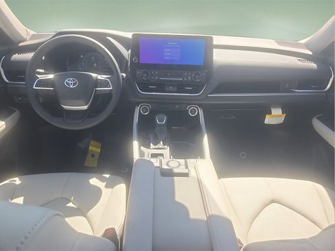New 2026 Toyota Grand Highlander XLE image 16