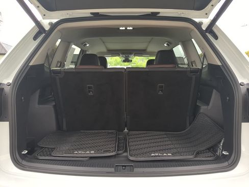 Certified 2025 Volkswagen Atlas Peak Edition SE AWD/4WD image 10