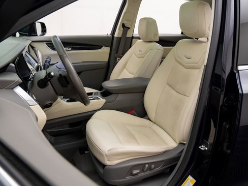 Used 2021 Cadillac XT6 Premium Luxury image 16