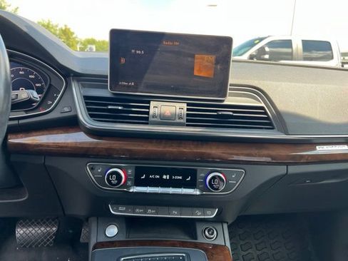 Used 2018 Audi Q5 2.0T Premium Plus w/ Premium Plus Package AWD/4WD image 16