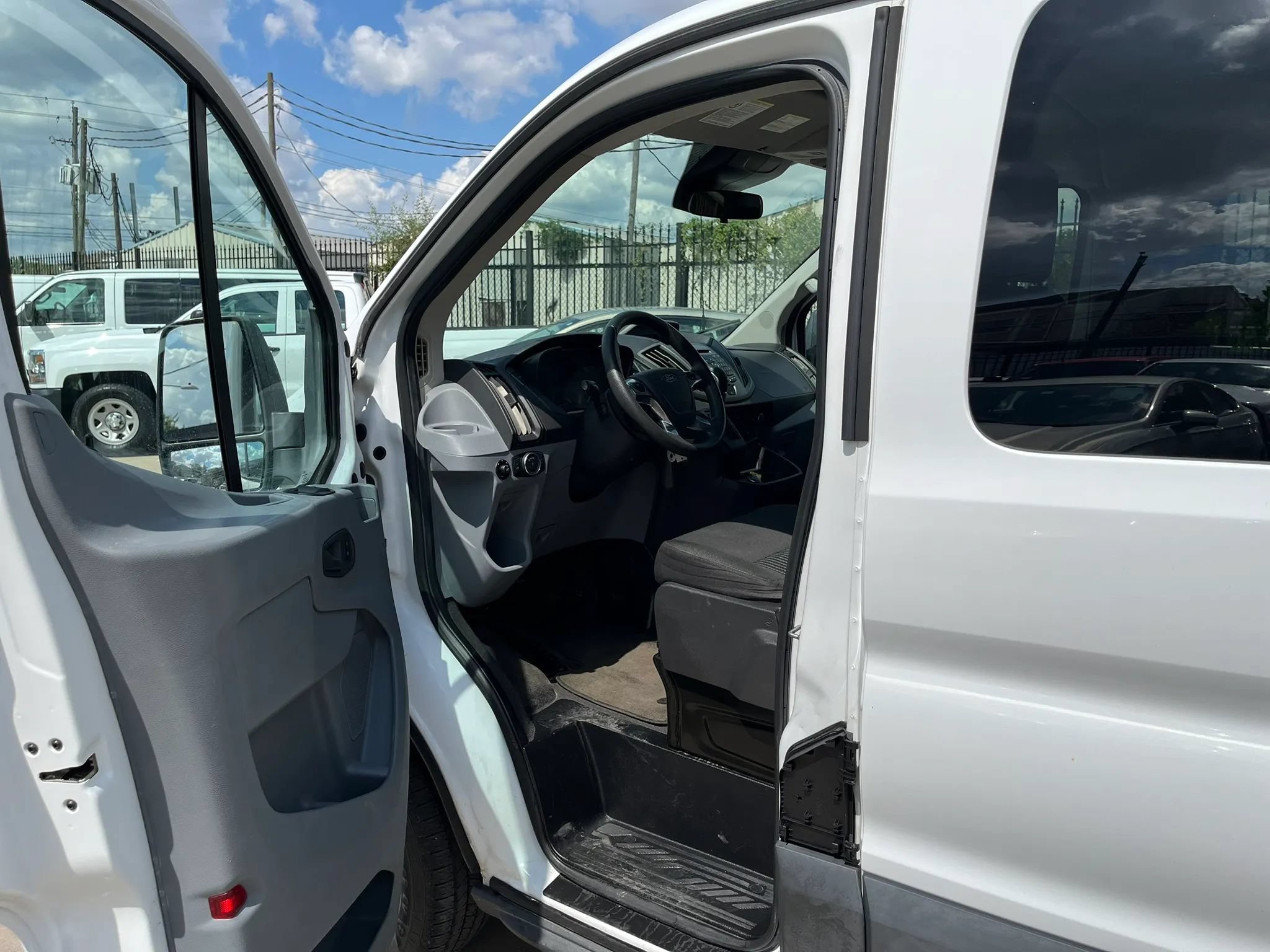 Used 2018 Ford Transit 350 XL RWD image 19