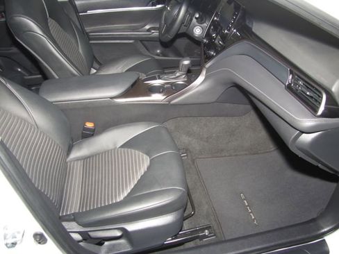 Used 2024 Toyota Camry SE FWD image 19