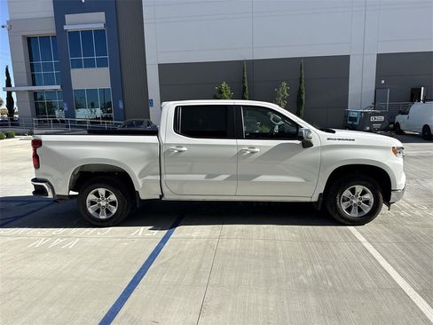 Used 2025 Chevrolet Silverado 1500 LT image 2