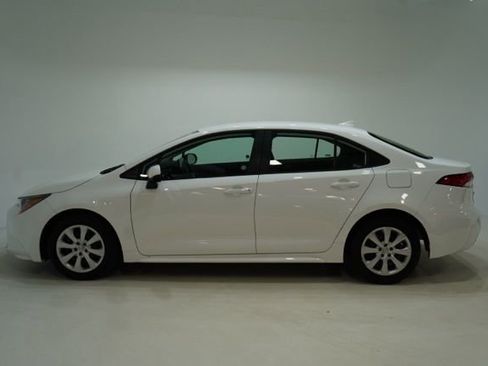 Used 2025 Toyota Corolla LE image 4