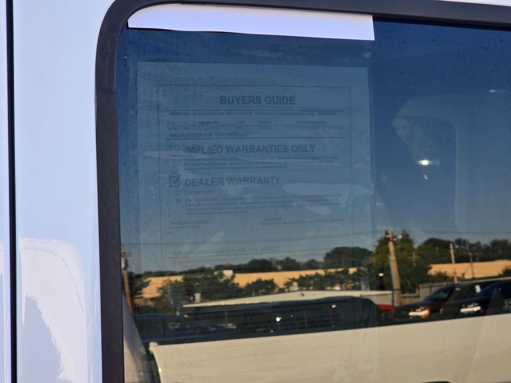 Used 2025 Jeep Wrangler Unlimited Sahara AWD/4WD image 47