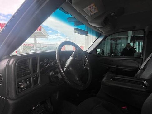 Used 2002 Chevrolet Silverado 1500 LS image 2