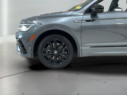 Used 2022 Volkswagen Tiguan SE R-Line FWD image 24