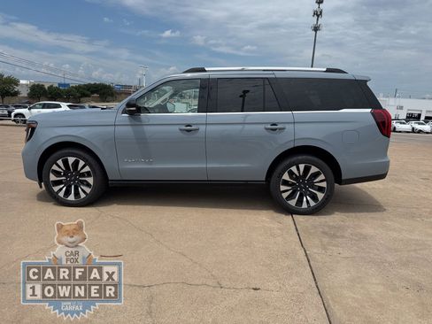 Used 2025 Ford Expedition Platinum w/ Driver's Package AWD/4WD image 4