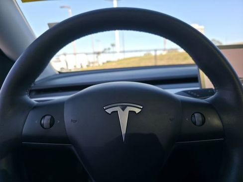Used 2021 Tesla Model Y Long Range image 14