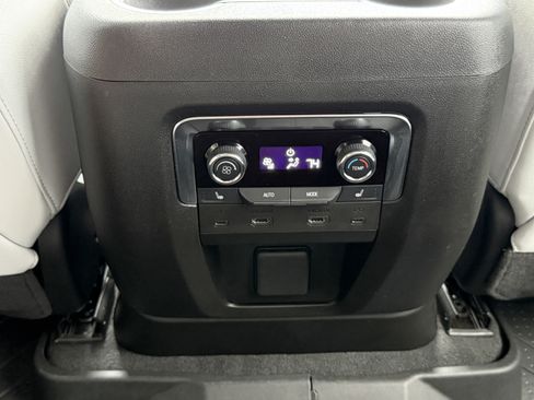 Used 2025 Chevrolet Tahoe Premier AWD/4WD image 27
