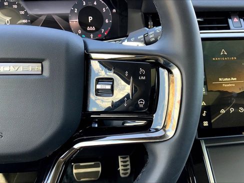 Used 2024 Land Rover Range Rover Evoque Dynamic SE image 33