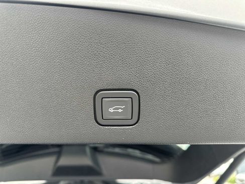 Used 2020 Cadillac XT6 Premium Luxury image 32