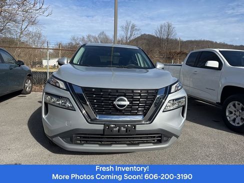Used 2022 Nissan Rogue SV AWD/4WD image 2
