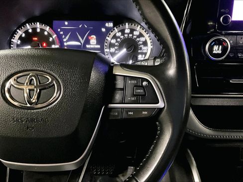 Used 2023 Toyota Highlander LE AWD/4WD image 25