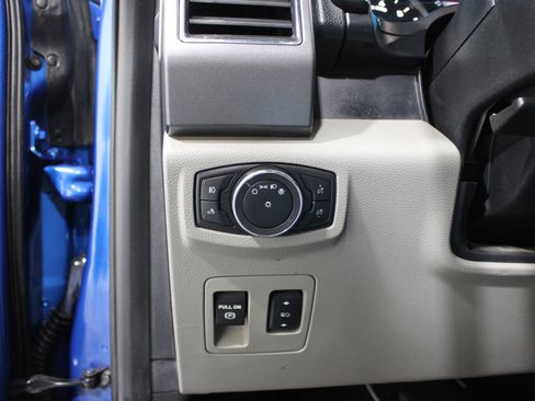 Used 2017 Ford F150 XLT w/ Equipment Group 302A Luxury AWD/4WD image 9