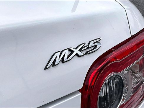 Used 2014 MAZDA MX-5 Miata Club RWD image 20