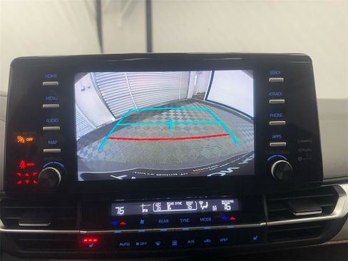 Used 2024 Toyota Sienna XLE image 31