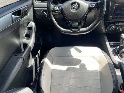 Used 2016 Volkswagen Jetta Sport FWD image 18