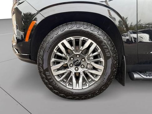 Used 2025 Chevrolet Tahoe Z71 w/ Z71 Off-Road Package AWD/4WD image 9