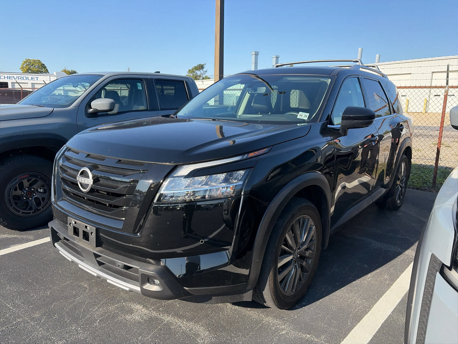 Used 2024 Nissan Pathfinder SL w/ SL Premium Package AWD/4WD image 1