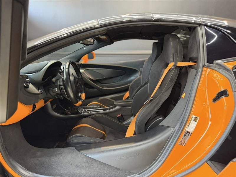 Used 2018 McLaren 570S Spider RWD image 46