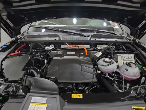 Used 2023 Audi Q5 e Prestige w/ Prestige Package image 34