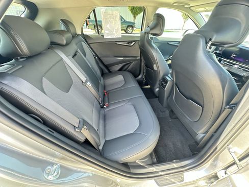 Used 2023 Kia Niro EX Touring FWD image 27