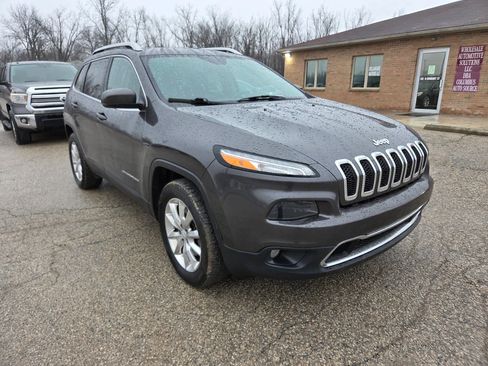 Used 2017 Jeep Cherokee Limited image 3