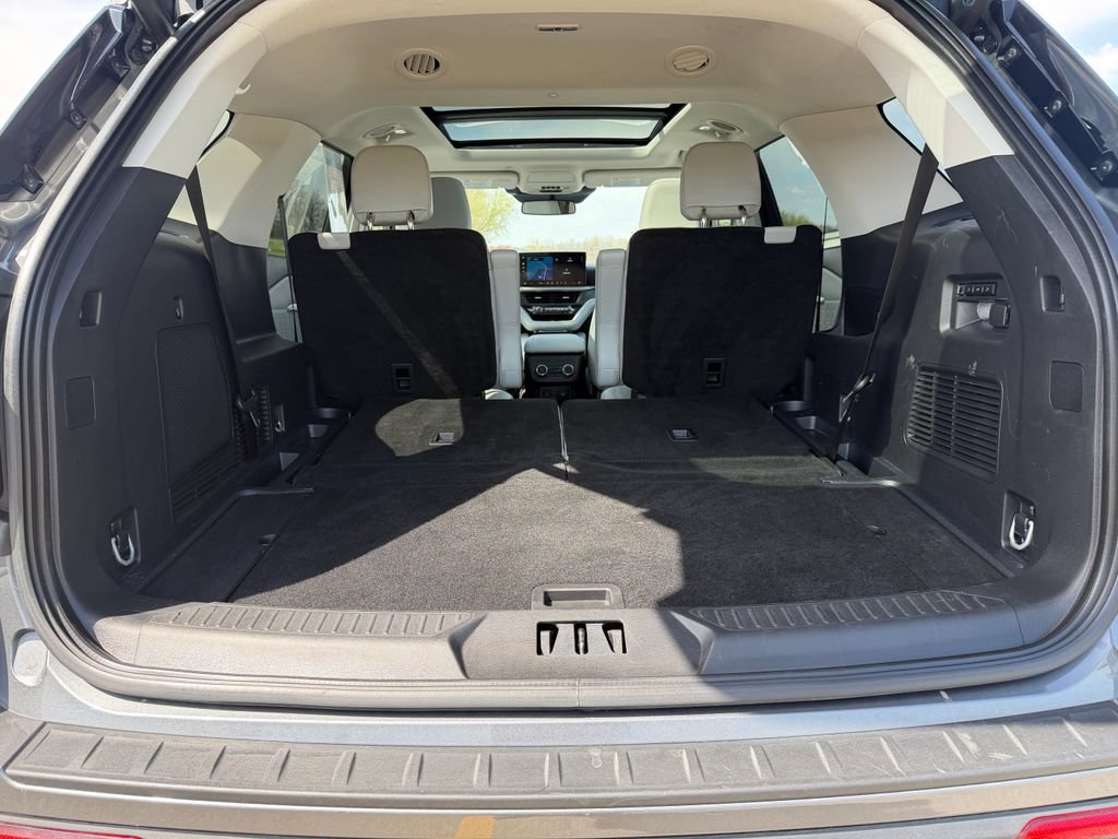 Used 2025 Ford Explorer Platinum w/ LUX Leather Package AWD/4WD image 8