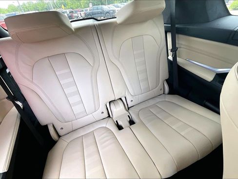 Used 2022 BMW X7 xDrive40i w/ M Sport Package AWD/4WD image 27