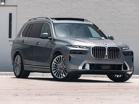 Used 2025 BMW X7 xDrive40i image 1