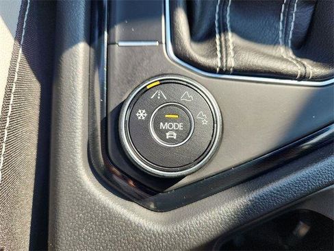 New 2025 Volkswagen Taos SE image 19