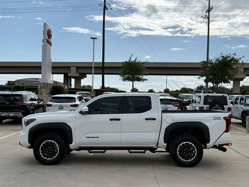 Used 2025 Toyota Tacoma TRD Off-Road image 6