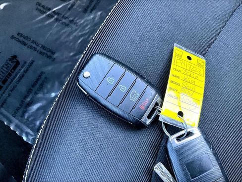 Used 2015 Kia Soul + image 14