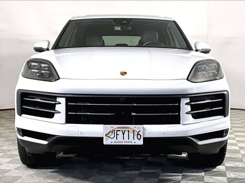 Certified 2024 Porsche Cayenne AWD/4WD image 6