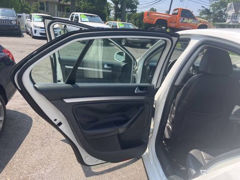 Used 2009 Volkswagen Jetta SEL FWD image 18