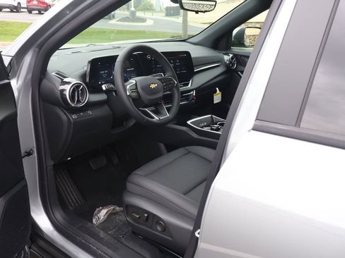 New 2026 Chevrolet Equinox LT w/ Convenience Package II FWD image 13