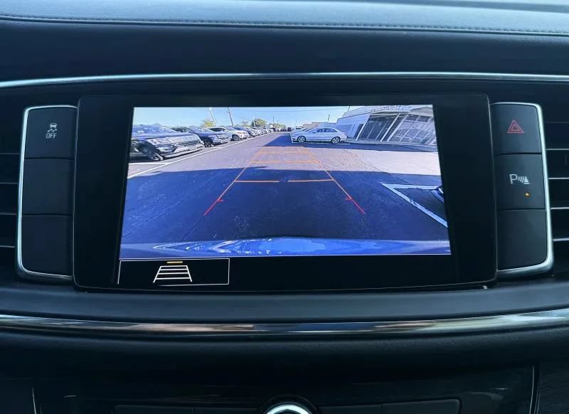 Used 2021 Buick Enclave Essence FWD image 38