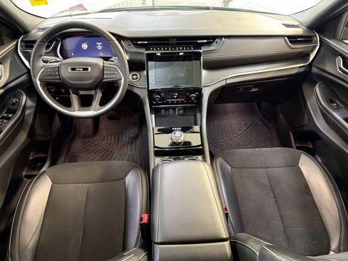 Used 2023 Jeep Grand Cherokee L Laredo image 23