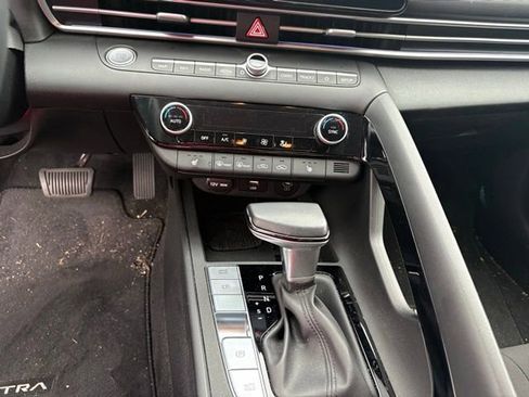 Used 2024 Hyundai Elantra SEL w/ Convenience Package FWD image 9