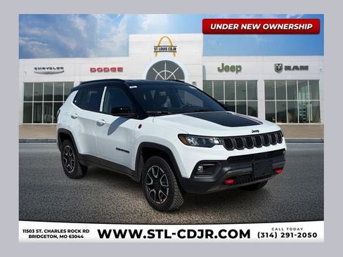 New 2026 Jeep Compass Trailhawk AWD/4WD image 1