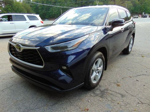 Used 2021 Toyota Highlander LE AWD/4WD image 21