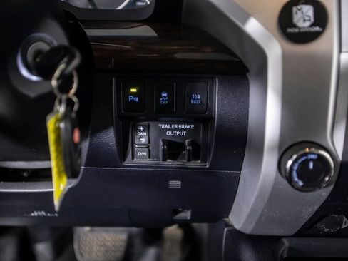 Used 2017 Toyota Tundra Limited w/ Limited Premium Package image 35