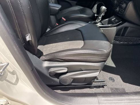 Used 2021 Jeep Compass Latitude FWD image 11
