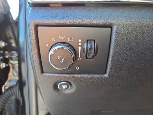 Used 2019 Jeep Grand Cherokee Limited image 25