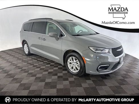 Used 2022 Chrysler Pacifica Touring-L FWD image 1