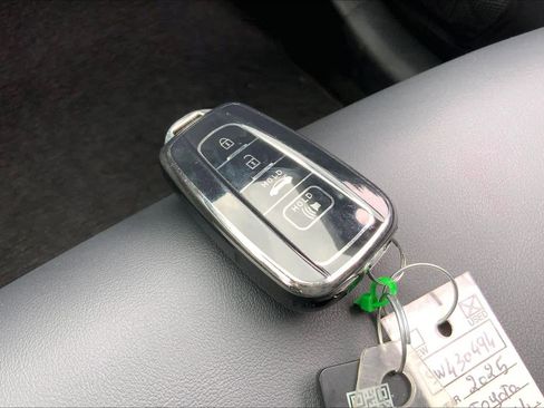 Used 2025 Toyota RAV4 XLE Premium image 15