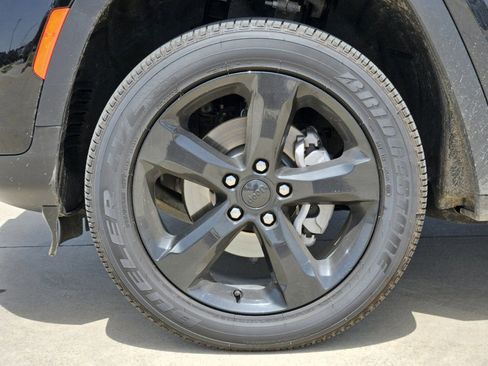 New 2024 Jeep Grand Cherokee Altitude image 10