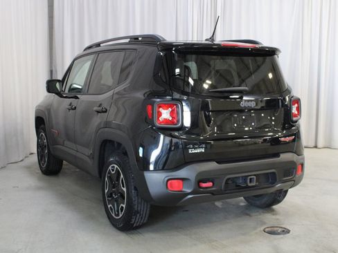 Used 2016 Jeep Renegade Trailhawk w/ Premium Trailhawk Package AWD/4WD image 22